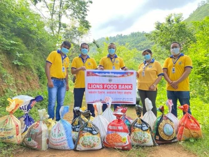 लायन्स क्लब अफ व्यास सिटिद्वारा १८० घरपरिवारलाई खाद्यान्न सहयोग