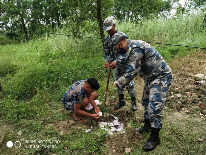 सशस्त्र प्रहरी बल कृष्णनगर द्वारा अबैध नगद सहित औषधी नष्ट