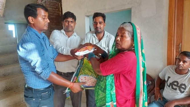 हिन्दू स्वयंसेवक संघद्वारा पाल्हिनन्दनका बाढी प्रभावित परिवारलाई राहत वितरण