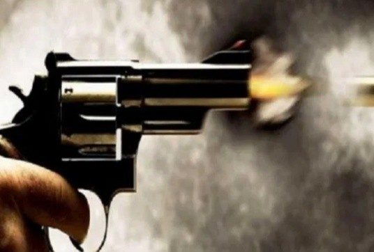 नवलपरासीमा गाेली चल्याे, एकजना गम्भीर घाइते