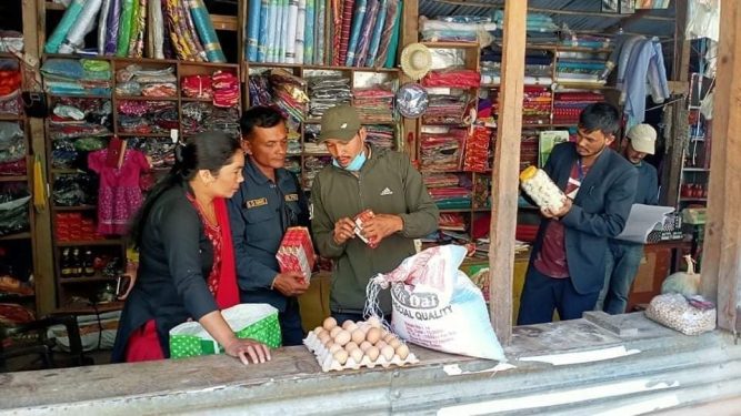 घरेलु तथा साना उधोग विकास कार्यालय बझाङद्वारा बजारअनुगमन