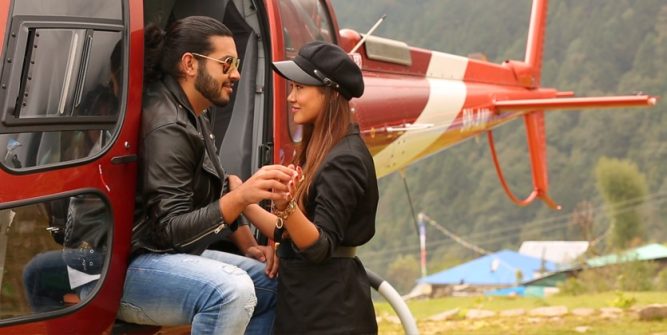 'आकाशै को' भिडियोमा मुना र रोचकको अभिनय