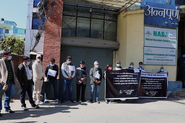 तीन ठूला सञ्चारगृहमा महासंघले दुई घण्टा धर्ना बस्यो