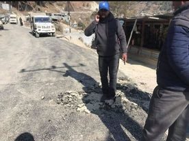 बाग्थला देखि चैनपुरकाे कालाेपत्रे सडक गुणस्तर हिन ,