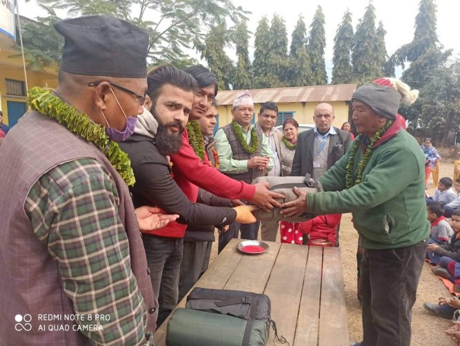 हिमानी ट्रस्टद्वारा देवचुलिमा  न्यानो कपडा वितरण