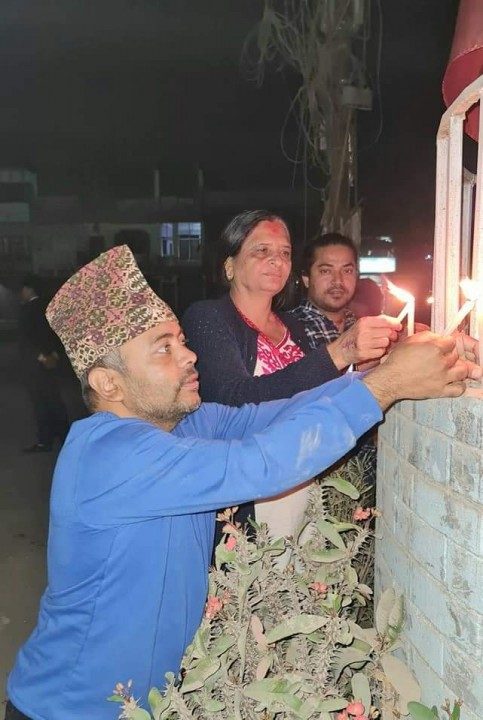 संसद पुनःस्थापनाको खुशियालीमा कांग्रेस महामन्त्रीको निर्वाचन क्षेत्रमा दिप प्रज्वलन