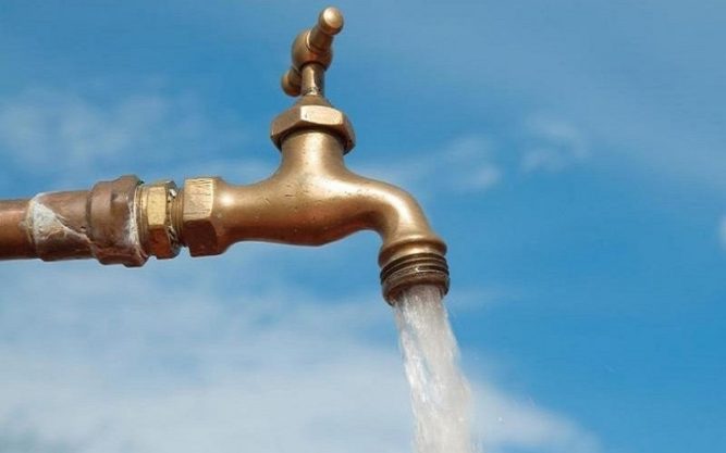 ३२० स्थानबाट चुहावट मेलम्चीको पानी पुरानो पाइपलाइनबाट वितरण गर्दा