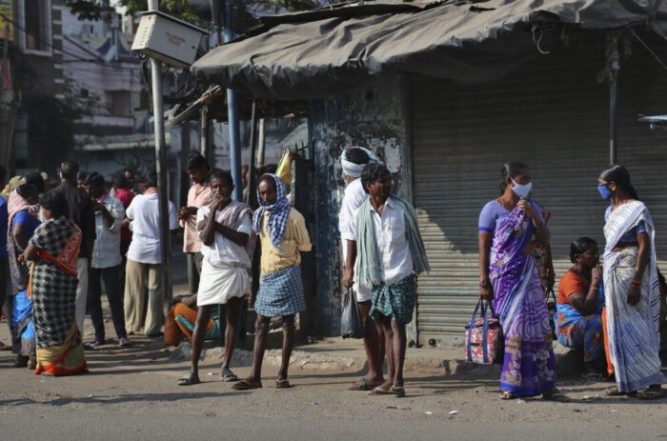 भारतमा एक दिनमा तीन लाख २३ हजार भन्दा बढी कोरोना सङ्क्रमित