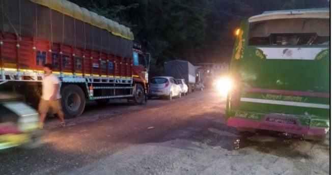 चीनिया ठेकेदारविरुद्ध दाउन्‍नेमा प्रदर्शन