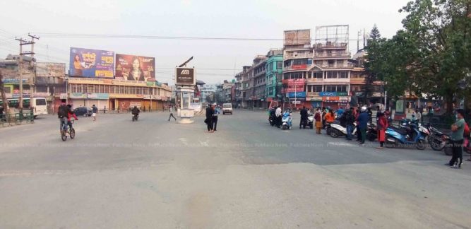 पोखरामा बिहानैदेखि सवारीसाधन सञ्चालनमा कडाइ, ३०० बढी सवारीसाधन नियन्त्रणमा