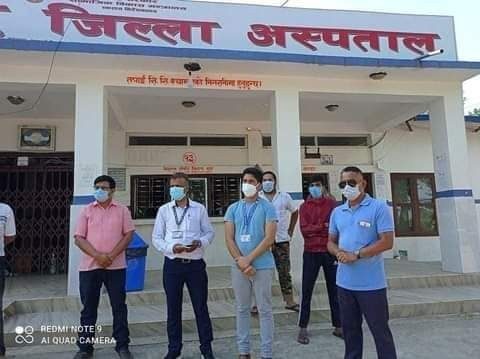 वडाध्यक्ष श्रेष्ठद्वारा अक्सिजन प्लान्ट स्तोरन्नतीका लागि संकलित रकम मध्यविन्दु अस्पताललाइ हस्तान्तरण