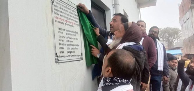 नगर प्रमुख नरेन्द्र गुप्ताद्वारा नवनिर्मित भवन समुदघाटन