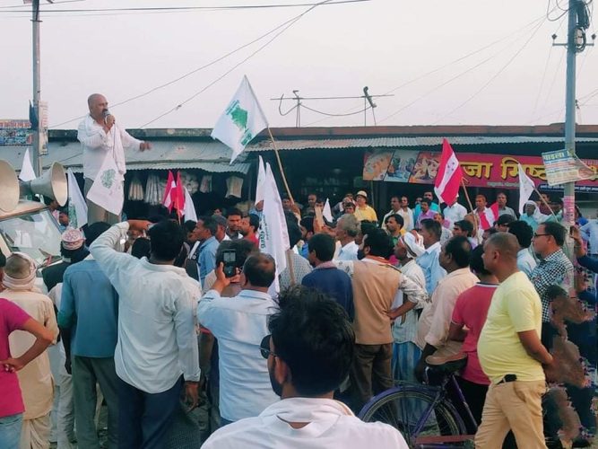 बहुसंख्यक समर्थकका साथ मेयर उमेदवार रजत शाहको बहादुरगंजमा घर दैलो
