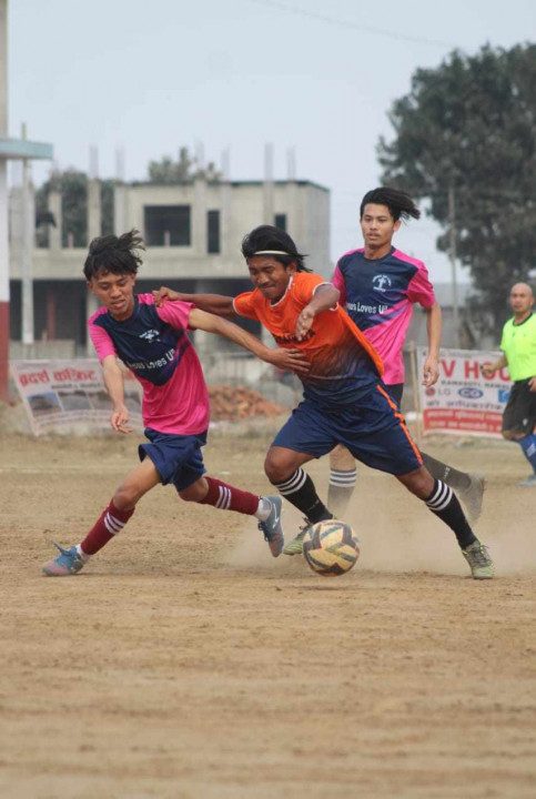 दोस्रो भानु कप सेभेन ए साइड फुटबल प्रतियोगिताको उपाधी रजहरलाइ