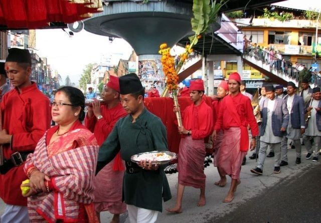 दशैँ चहलपहल शुरुः आज शुभसाइतको प्रतीक फूलपाती भित्र्याइँदै