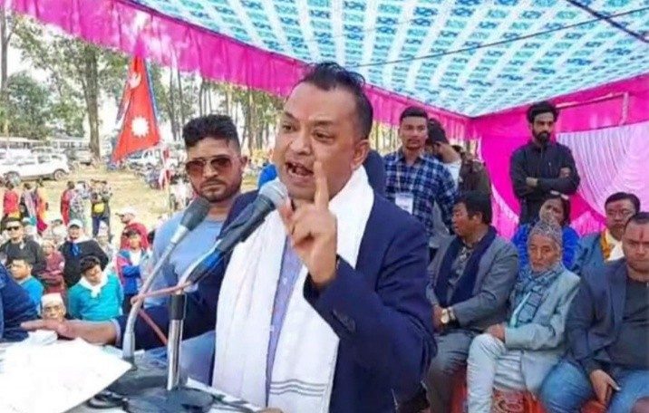प्रधानमन्त्रीले सडकबाट अदालतलाई धम्क्याए : गगन थापा